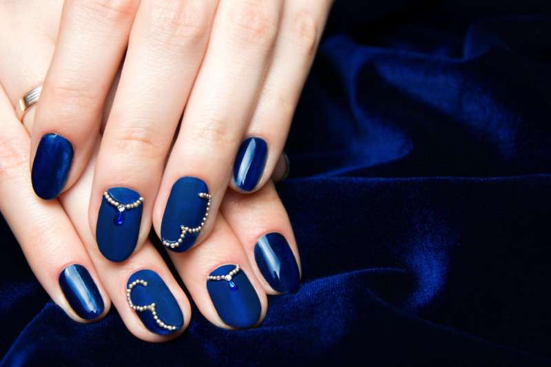 what-color-nail-polish-goes-with-a-blue-dress-homestyla