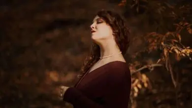 What Color Nail Polish Goes With A Burgundy