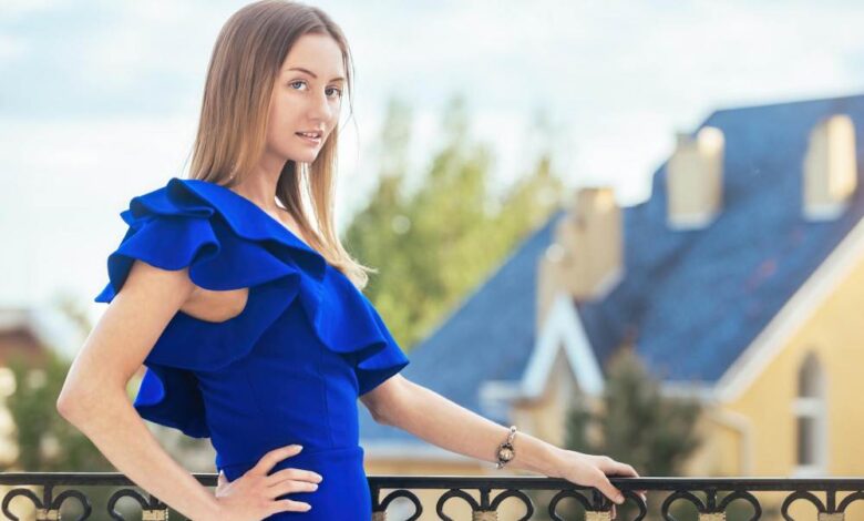 What Color Shoes To Wear With a Blue Dress? 1 What Color Shoes To Wear With Blue Dress